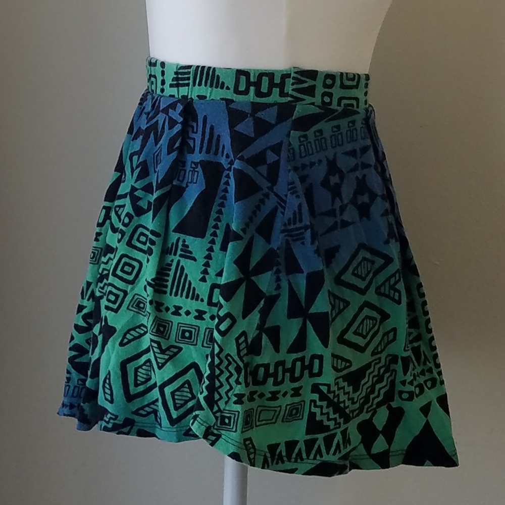Patterned Mini Skirt - Picture 3 of 6